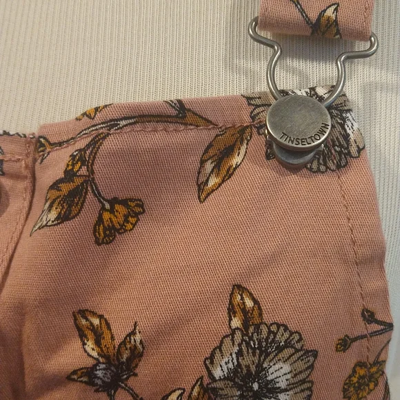 Tinseltown Juniors' Blush Floral Skirtall - Picture 3 of 6